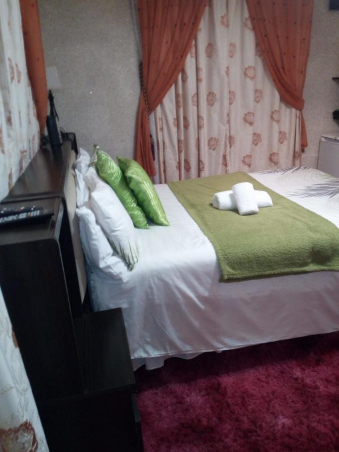 Hemmingways Bed and Breakfast King William's Town Esterno foto
