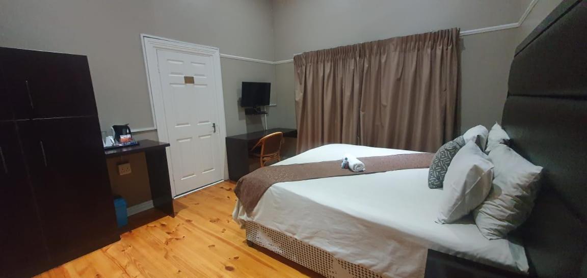 Hemmingways Bed and Breakfast King William's Town Esterno foto