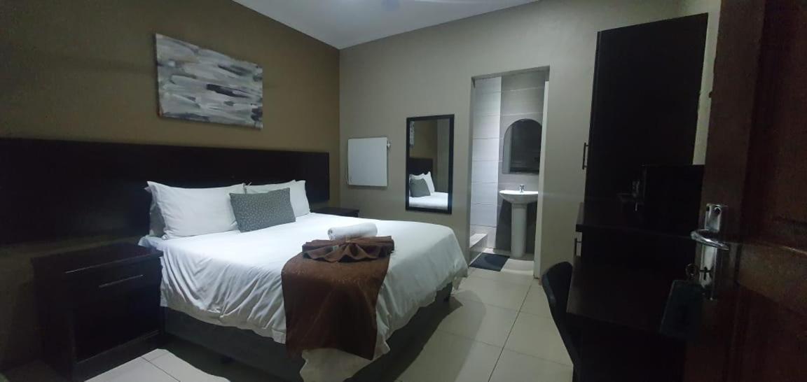 Hemmingways Bed and Breakfast King William's Town Esterno foto