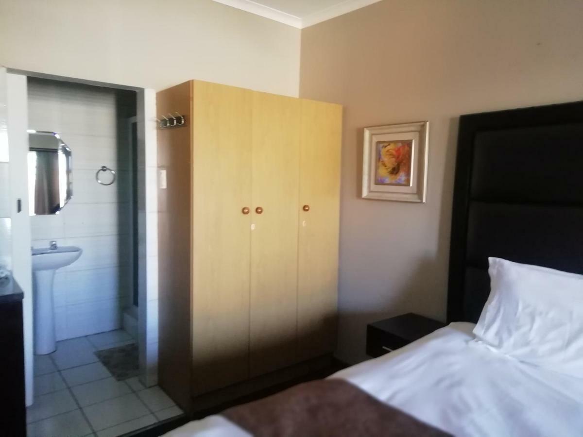 Hemmingways Bed and Breakfast King William's Town Esterno foto